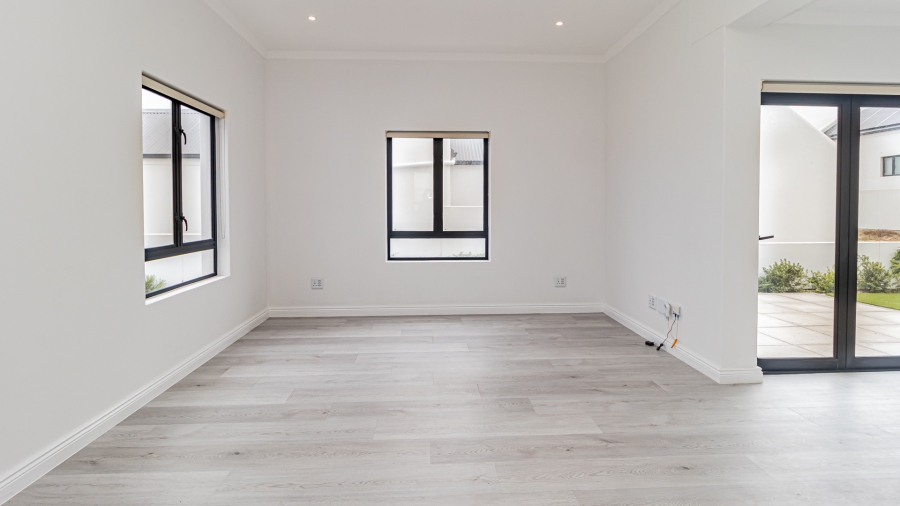 2 Bedroom Property for Sale in Middedorp Western Cape